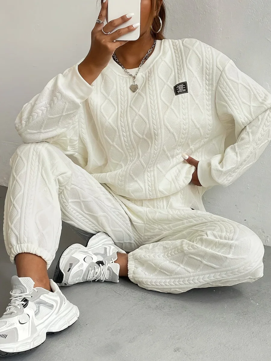 Cocooning Knitted Set White | Comfort and Casual Style – Image 3