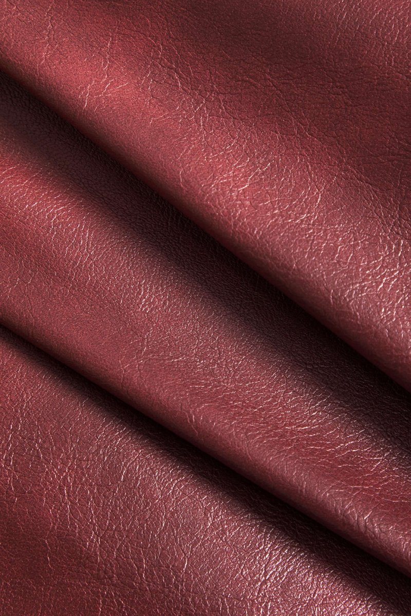 Sleeveless leather-effect top with press studs | Attitude Moderne et Design Structuré – Image 9