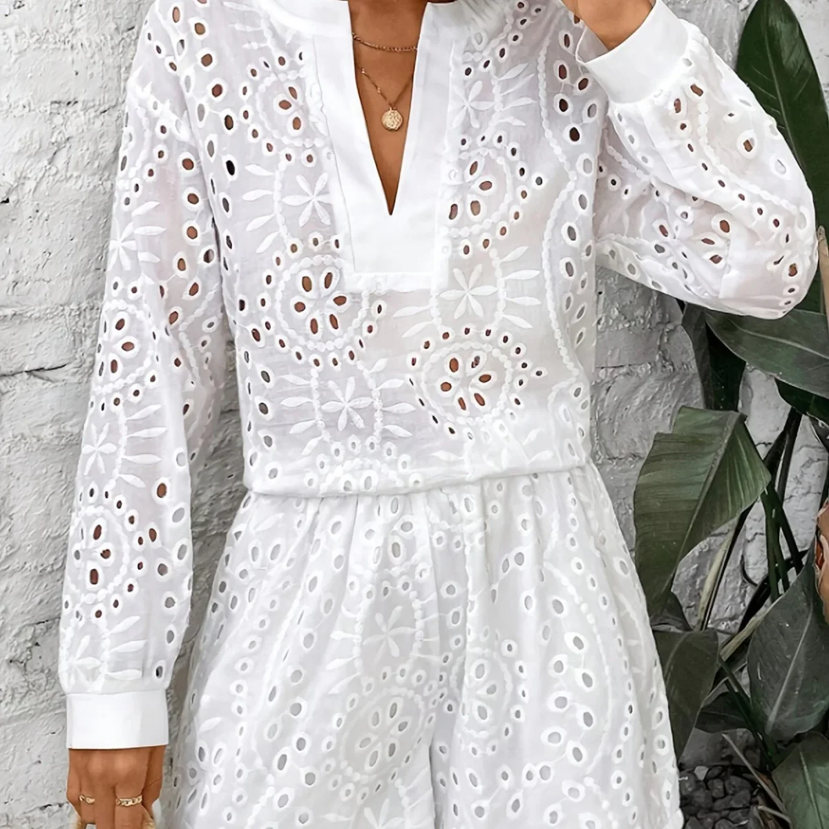 Elegant and refreshing embroidered blouse – Image 4