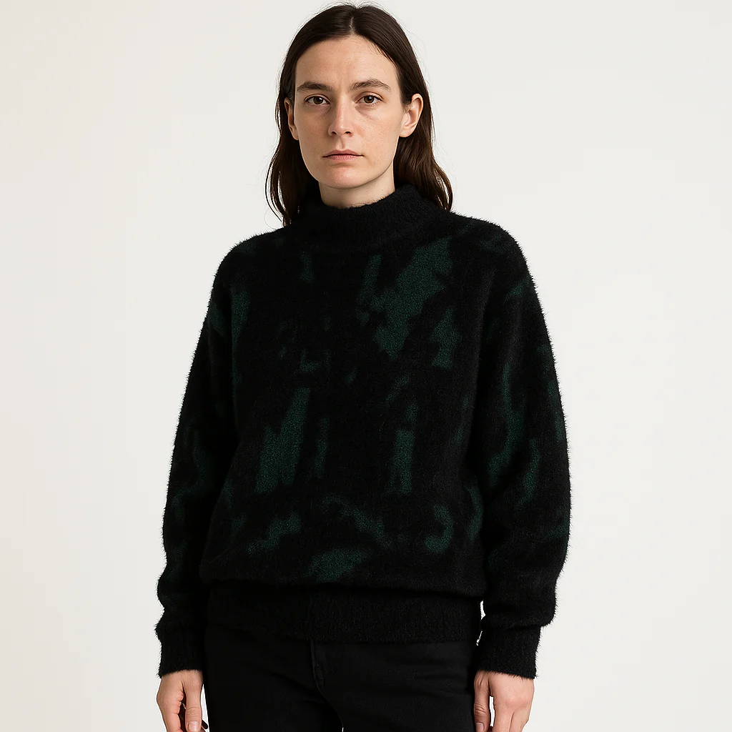 Pull Duveteux Femme | Imprimé Noir Abstrait | Col Montant et Confort Hivernal – Image 8