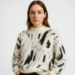 Pull Duveteux Femme | Imprimé Noir Abstrait | Col Montant et Confort Hivernal