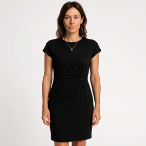 Robe Noire Droite à Fronces | Élégante & Polyvalente | Silhouette Flattée