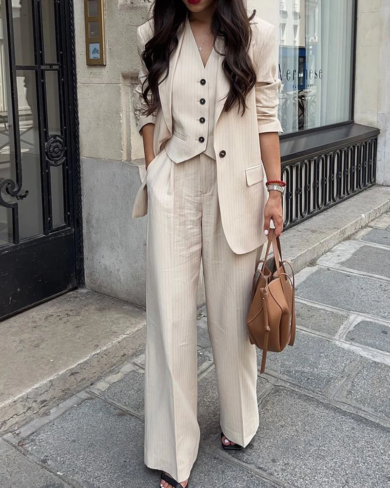 Charme Parisien | Ensemble Tailleur Pantalon Évasé et Gilet – Image 3