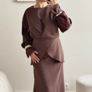 Ensemble Modeste Femme Marron en Tencel – Jupe Taille Haute & Blouse Croisée Ample Élégante