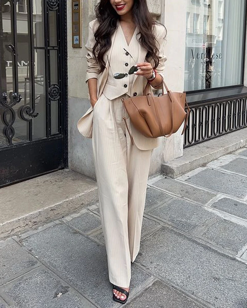 Charme Parisien | Ensemble Tailleur Pantalon Évasé et Gilet – Image 5