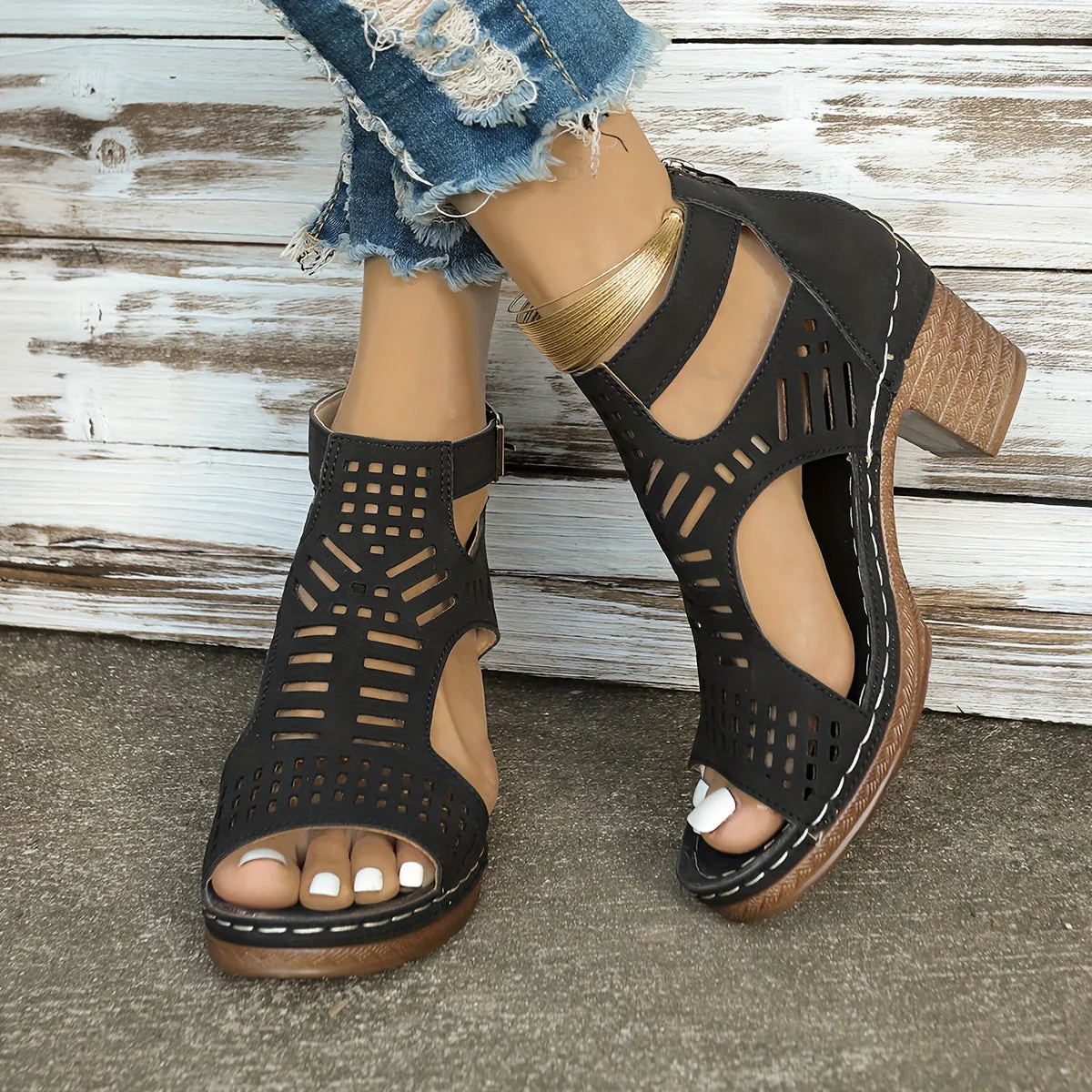 Cut-Out Heeled Sandals | Modern and Airy – Image 3