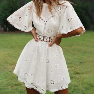 Robe Courte Broderie Anglaise | Coton | Bohème et Élégante