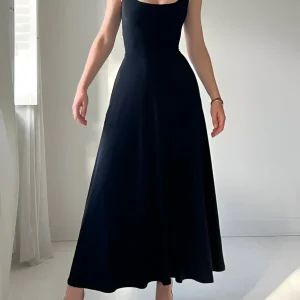 Robe Longue Évasée | Minimaliste et Élégante