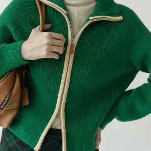 Zipped cardigan | Contrasting stand-up collar | Sporty and elegant