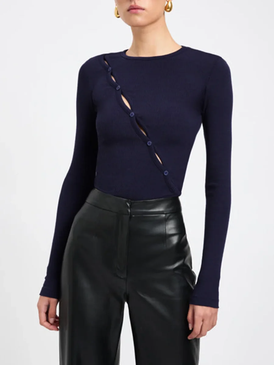 Top Noir Ajusté | Détail Boutonné Diagonal | Élégance Moderne – Image 8