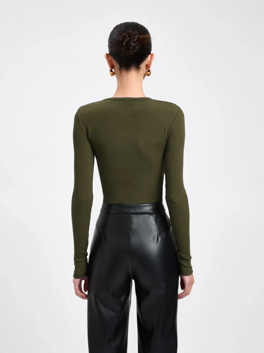 Diagonal button top | Tailored cut | Modern and elegant – Image 7