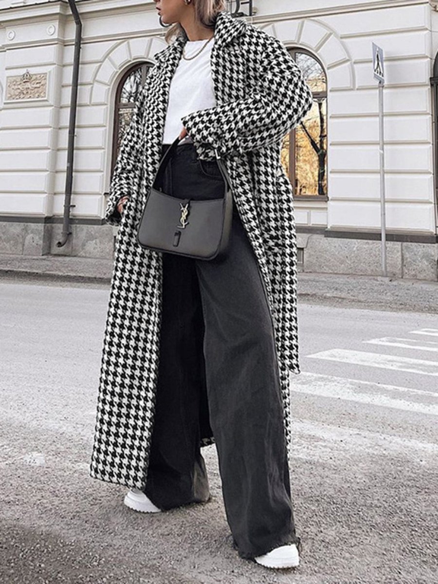 Graphic Elegance | Long Coat with Houndstooth Pattern – Image 4