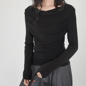 Top Noir | Col Bénitier Fluide | Élégance Minimaliste