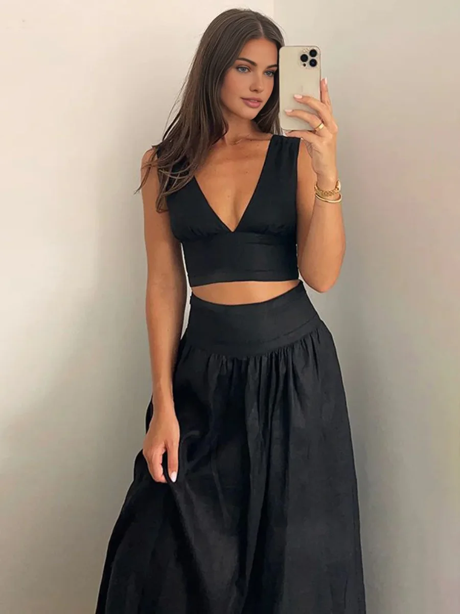 Robe Longue Noire | Découpes | Élégante et Moderne – Image 3