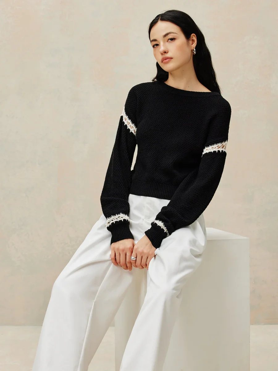 Pull Noir avec Détails en Dentelle Blanche | Maille Texturée | Féminité Subtile – Image 3