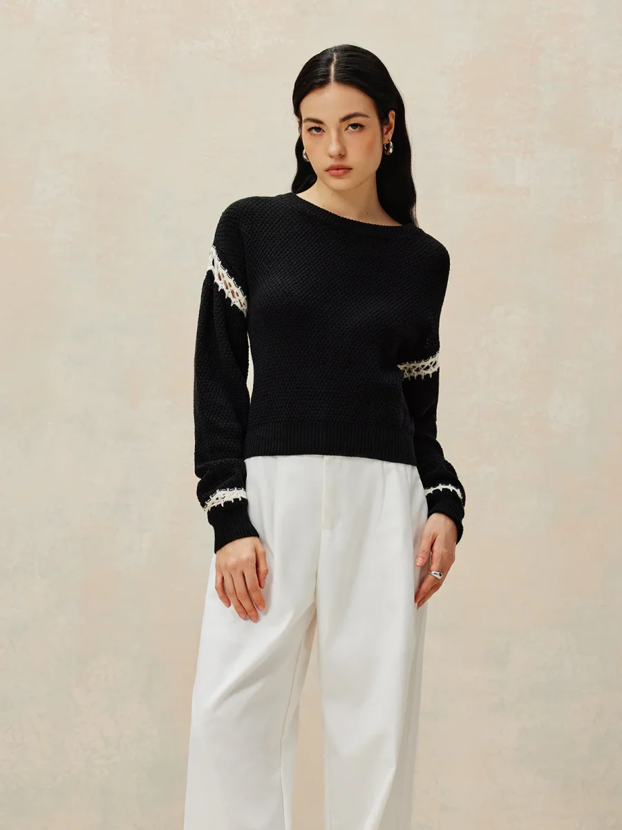 Pull Noir avec Détails en Dentelle Blanche | Maille Texturée | Féminité Subtile – Image 5