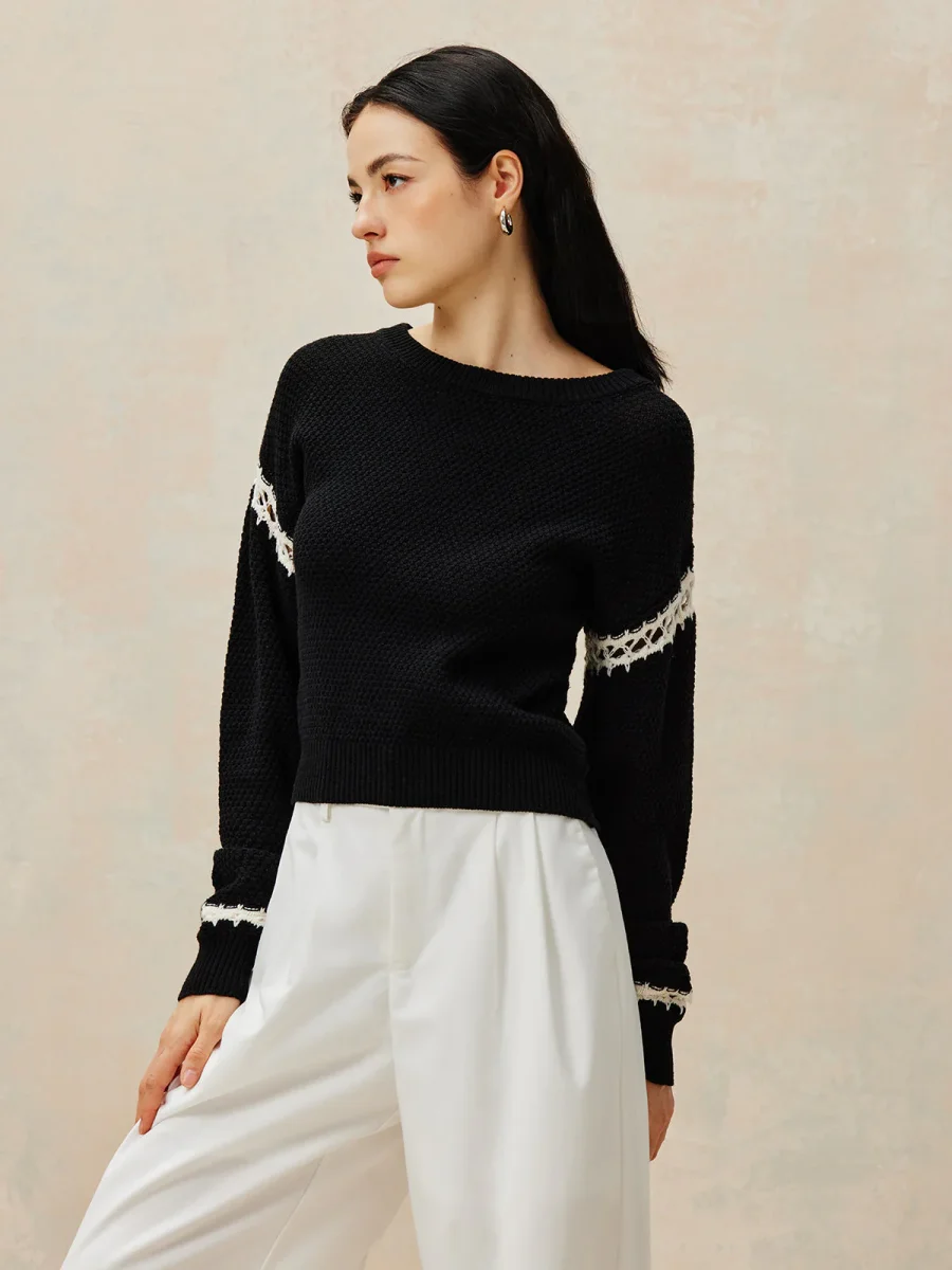 Pull Noir avec Détails en Dentelle Blanche | Maille Texturée | Féminité Subtile – Image 6