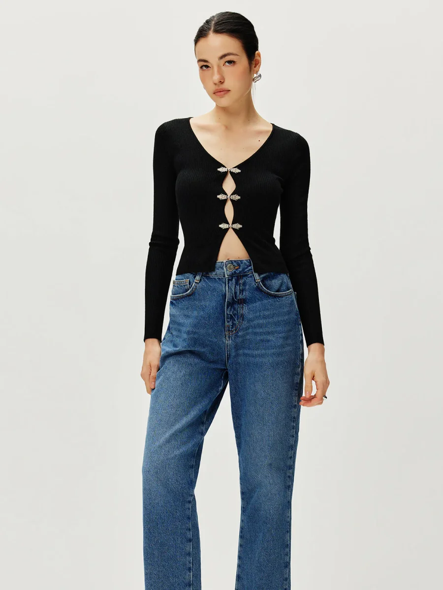 Top Noir à Fermoirs Bijoux | Détails Papillon | Élégance Audacieuse – Image 6