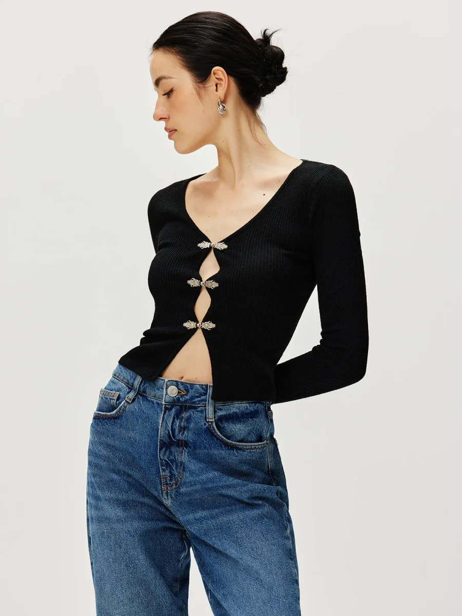 Top Noir à Fermoirs Bijoux | Détails Papillon | Élégance Audacieuse – Image 3