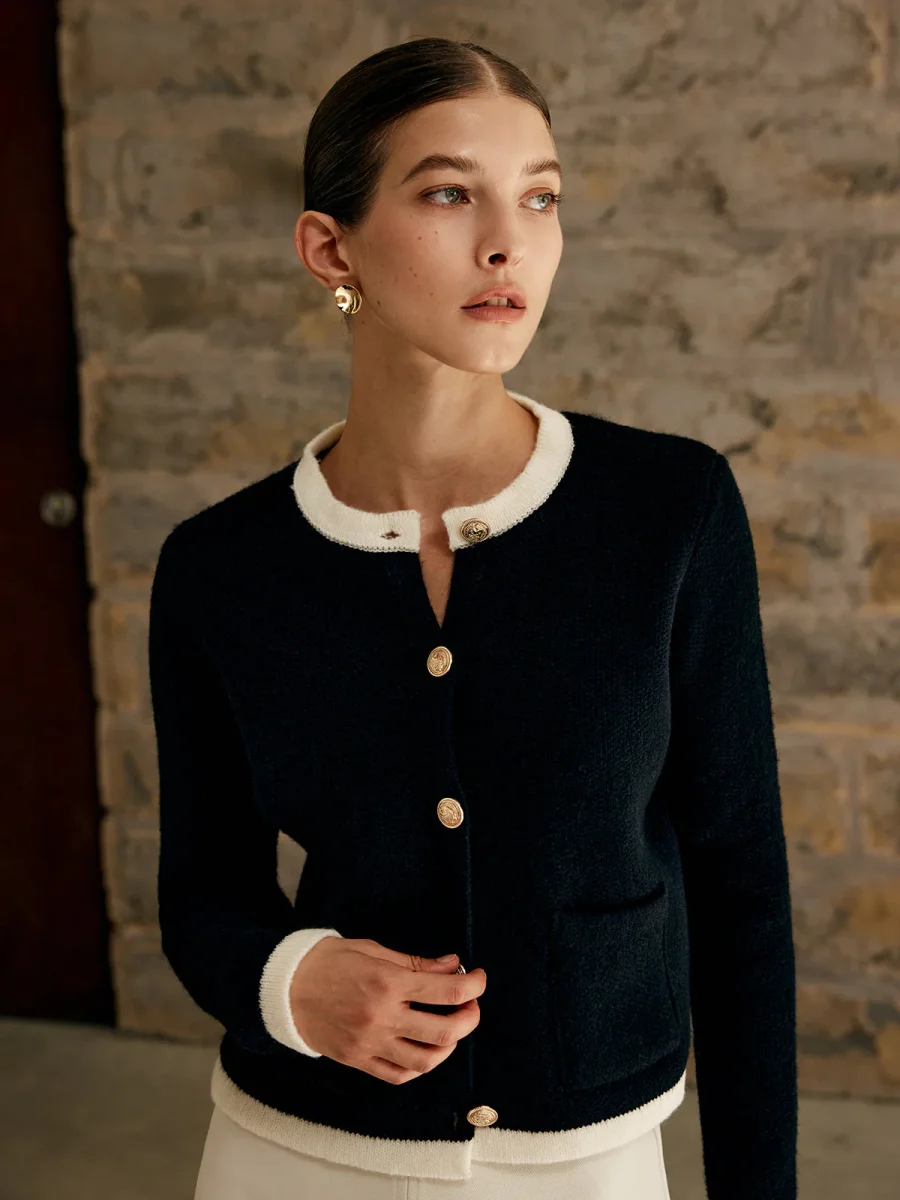 Black Contrast Cardigan | Short Cut | Gold Buttons – Image 4