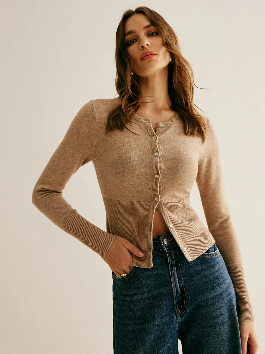 Cardigan Cintré en Maille Fine | Boutons Nacrés | Confort Naturel – Image 2