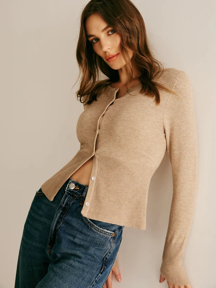 Cardigan Cintré en Maille Fine | Boutons Nacrés | Confort Naturel – Image 9