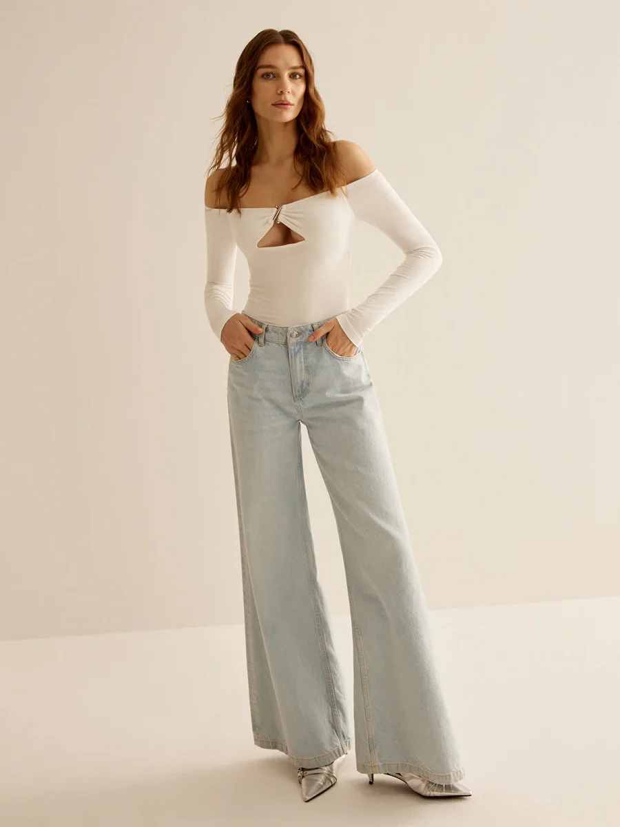 White Body | Bare Shoulders | Modern Metal Detail – Image 3