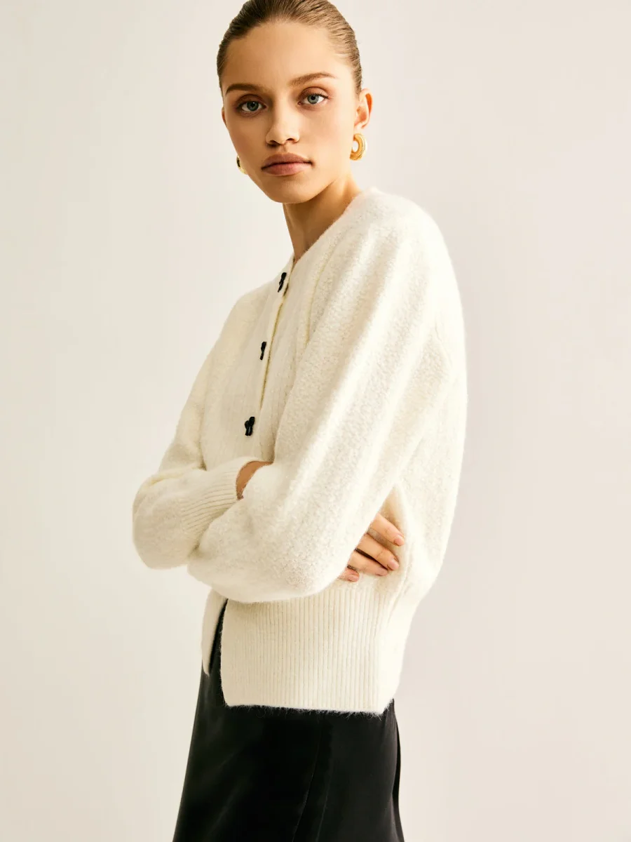 Cardigan Blanc Cassé | Boutons Nœud | Romantique et Raffiné – Image 6