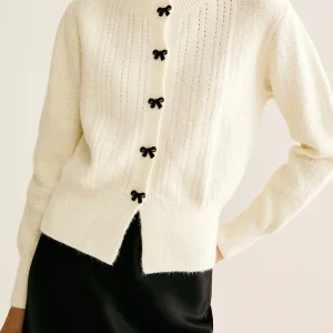 Cardigan Blanc Cassé | Boutons Nœud | Romantique et Raffiné