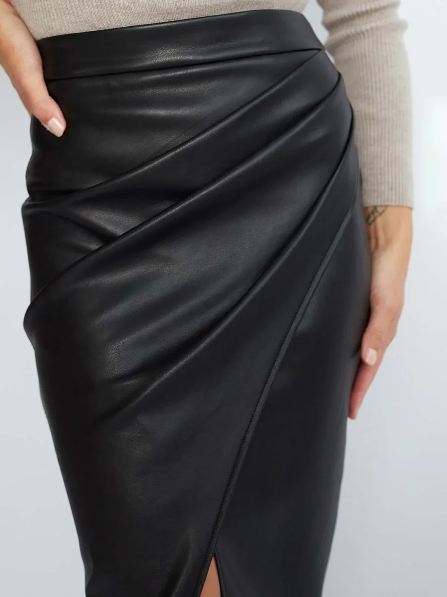 Chic Wallet Skirt | Leather Effect and Elegant Slit – Image 3