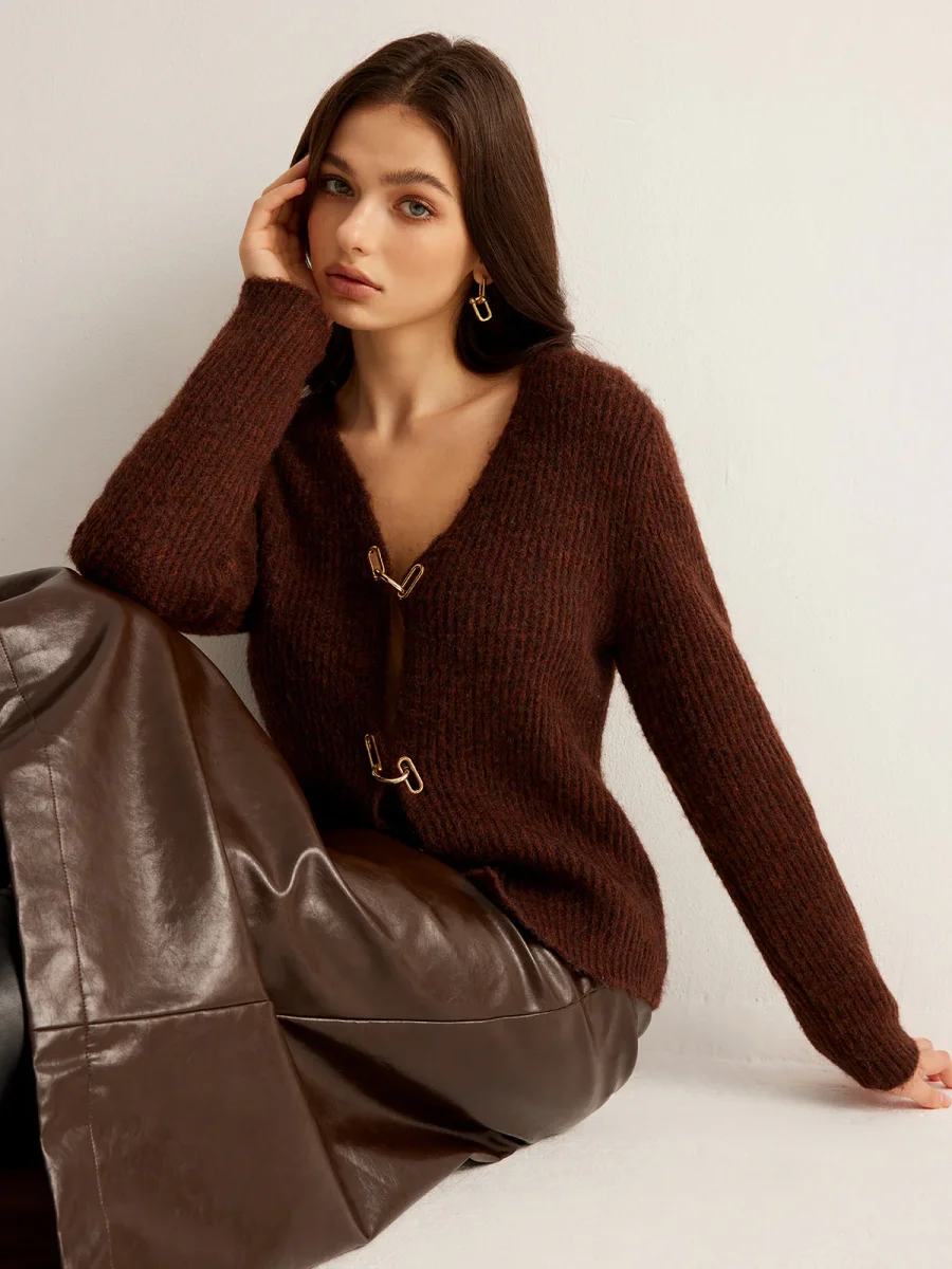 Cardigan Chocolat | Mailles Douces | Élégant et Moderne – Image 4