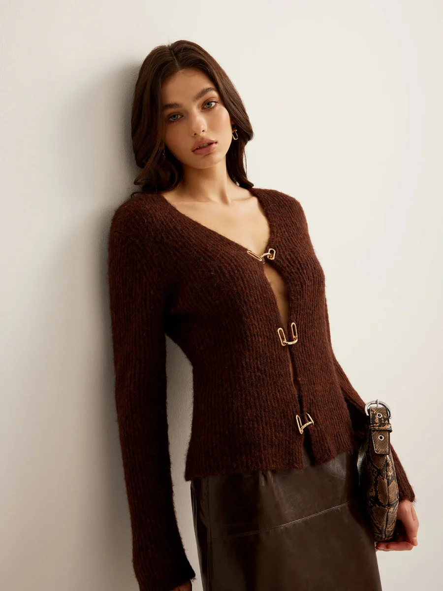 Cardigan Chocolat | Mailles Douces | Élégant et Moderne