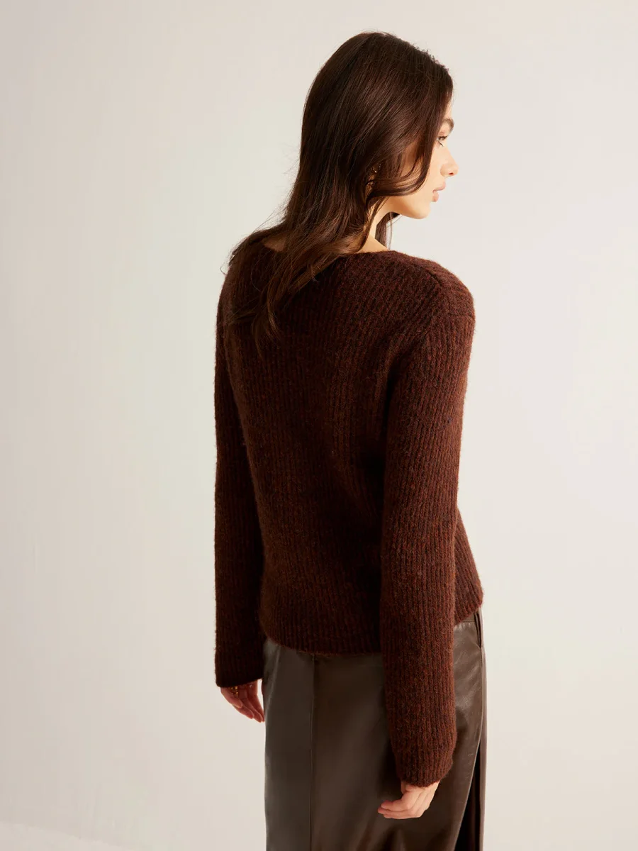 Cardigan Chocolat | Mailles Douces | Élégant et Moderne – Image 8