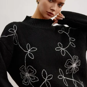 Pull Noir à Broderies Florales | Maille Oversize | Chic et Confort