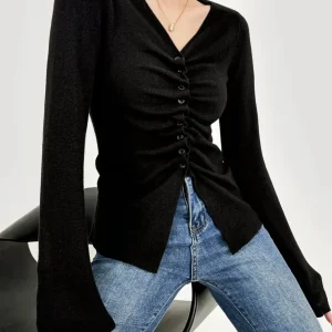 Top Noir Froncé à Boutons | Col V & Manches Évasées | Silhouette Féminine