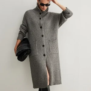 Cardigan Long Gris à Boutons | Maille Côtelée | Élégance Confortable
