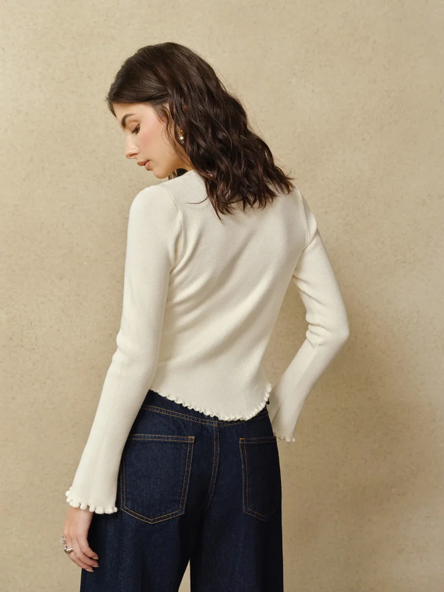 Cardigan Boutons Fleur | Détail Romantique | Maille Ajustée – Image 8