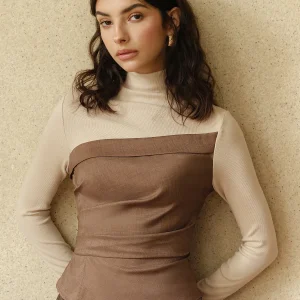 Two-tone structured top | Corset effect | Elegant stand-up collar