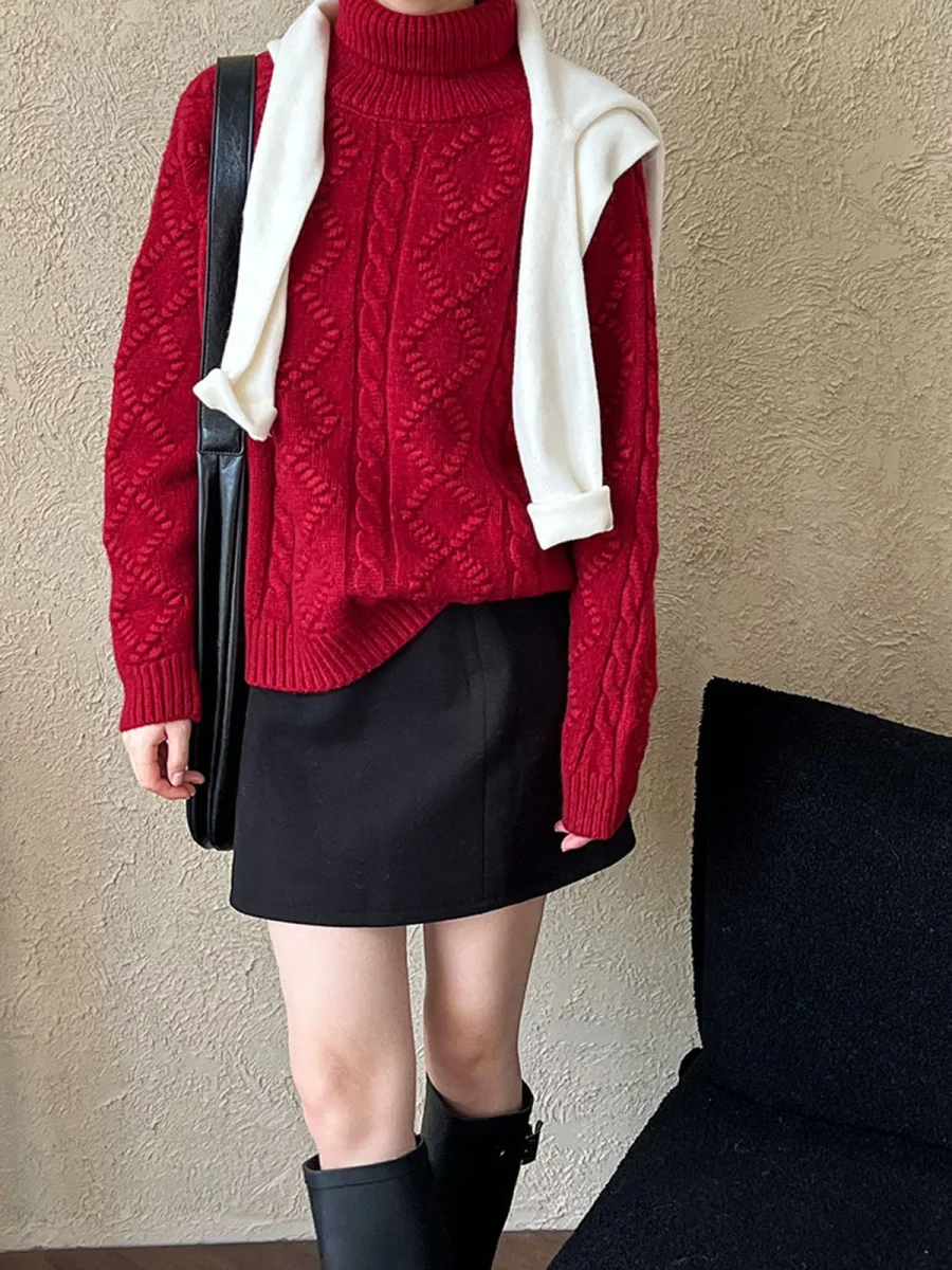 Pull Oversize Torsadé Rouge | Col Roulé | Maille Ajourée Hivernale – Image 5