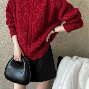 Pull Oversize Torsadé Rouge | Col Roulé | Maille Ajourée Hivernale