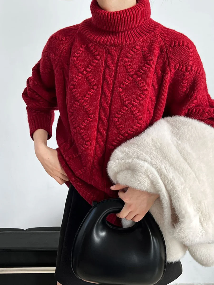 Pull Oversize Torsadé Rouge | Col Roulé | Maille Ajourée Hivernale – Image 4