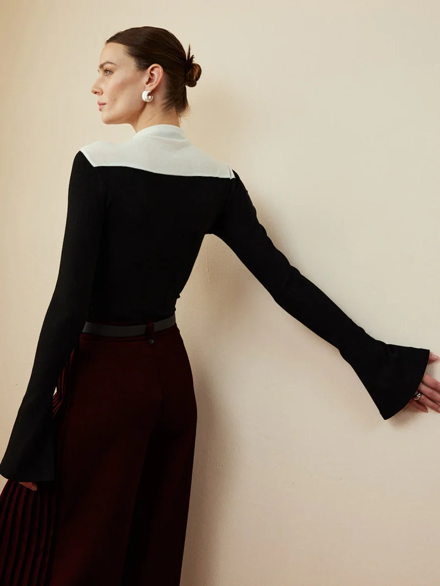 Top Bicolore | Col Montant Volants | Élégance Dramatique – Image 4