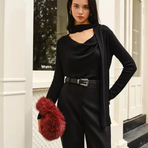 Top Noir Drapé avec Tour de Cou | Élégance Moderne | Look Soirée Minimaliste