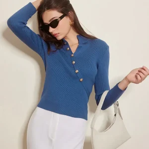 Top Bleu à Boutonnage Diagonal | Maille Côtelée | Détail Original Chic