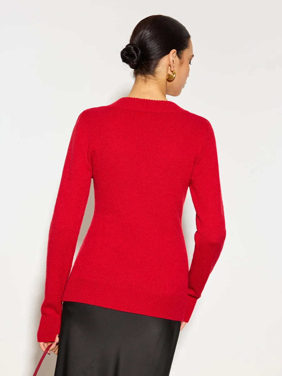 Pull Rouge à Fleurs en Relief | Col V Romantique | Élégance Vibrante – Image 7