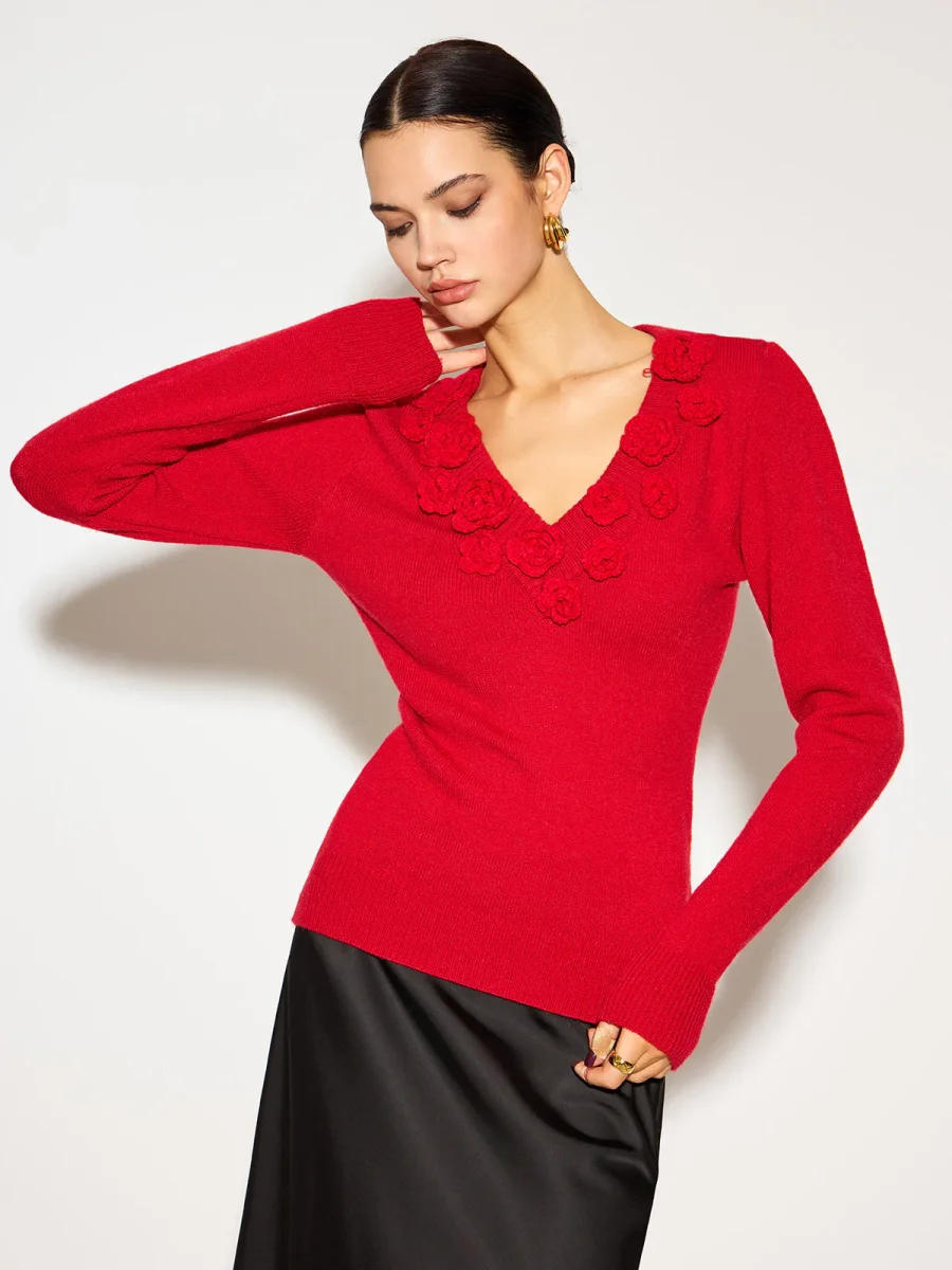 Pull Rouge à Fleurs en Relief | Col V Romantique | Élégance Vibrante – Image 4