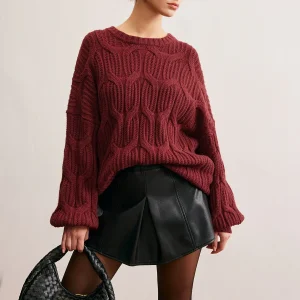 Pull Oversize en Maille & Jupe Simili Cuir | Look Automne | Texturé et Tendance