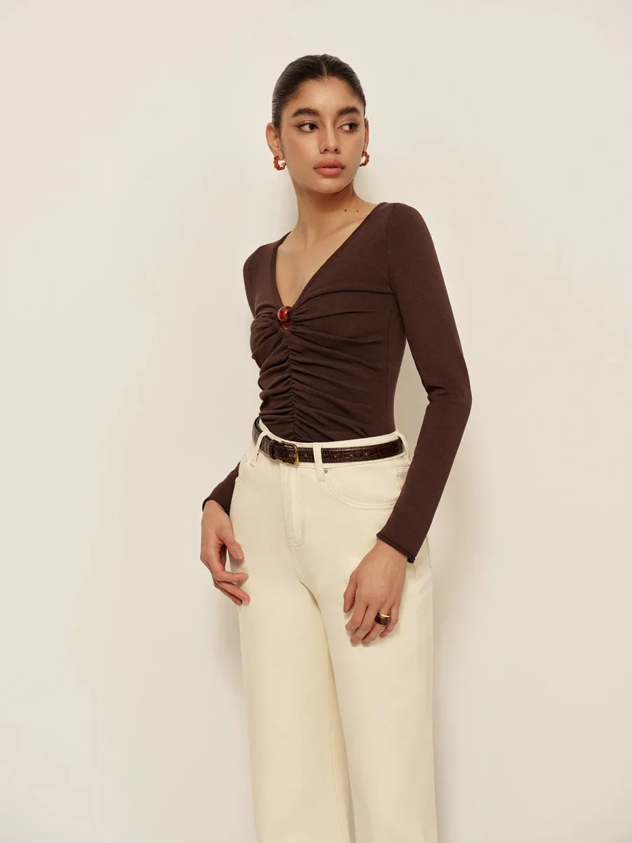 Top Dark brown | V-neckline | Elegant & Tailored – Image 6