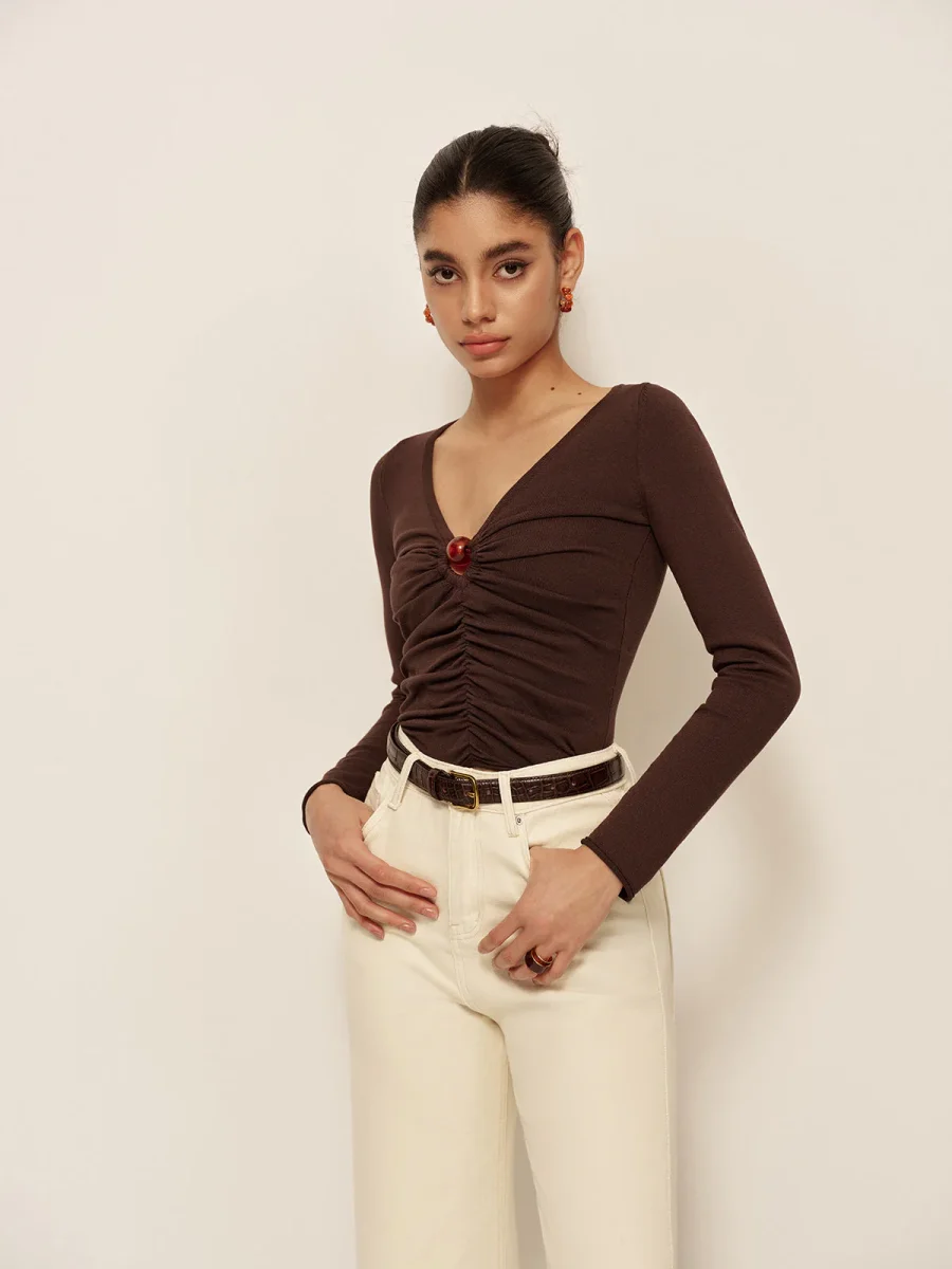 Top Dark brown | V-neckline | Elegant & Tailored – Image 5