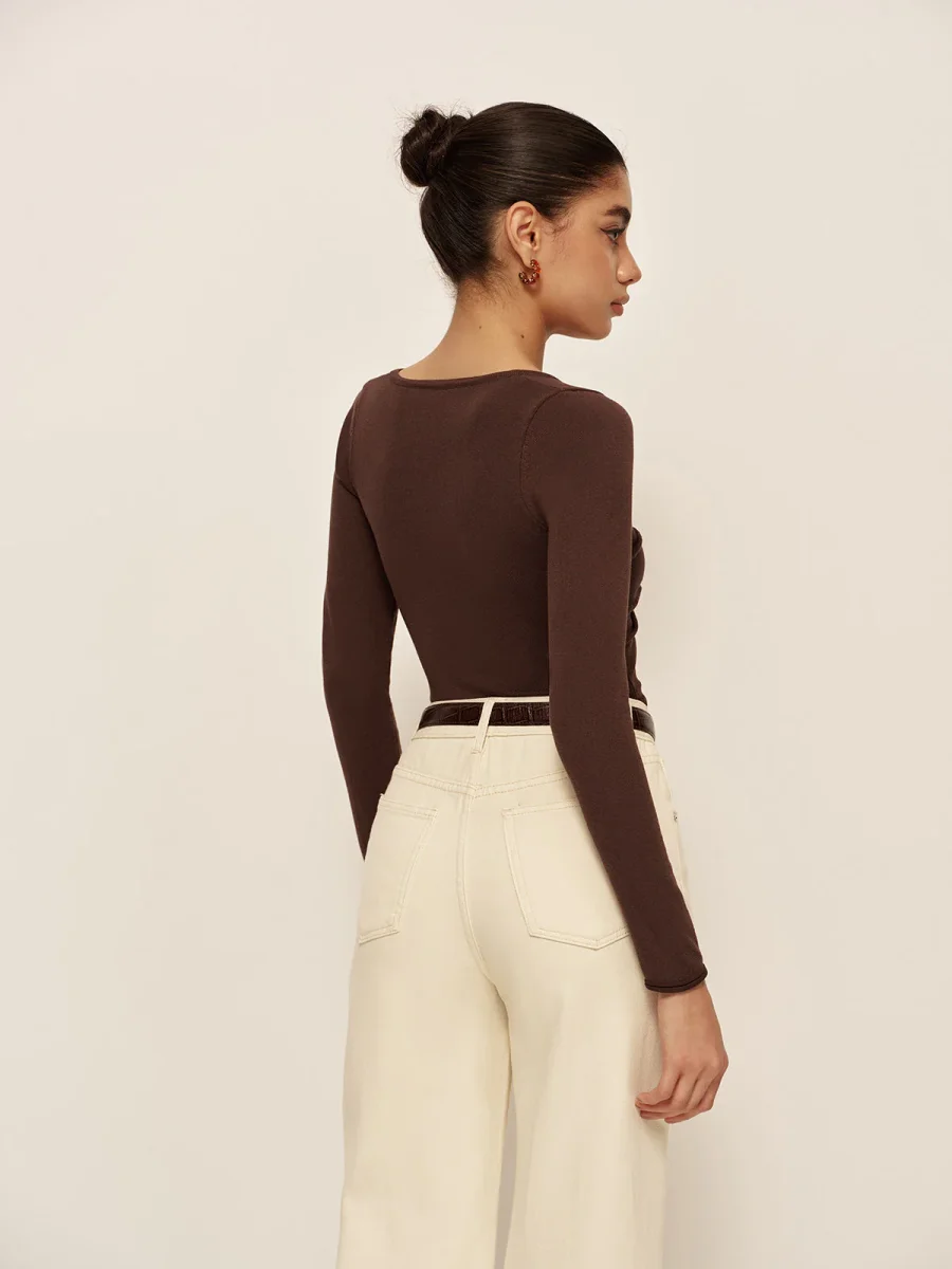 Top Dark brown | V-neckline | Elegant & Tailored – Image 7